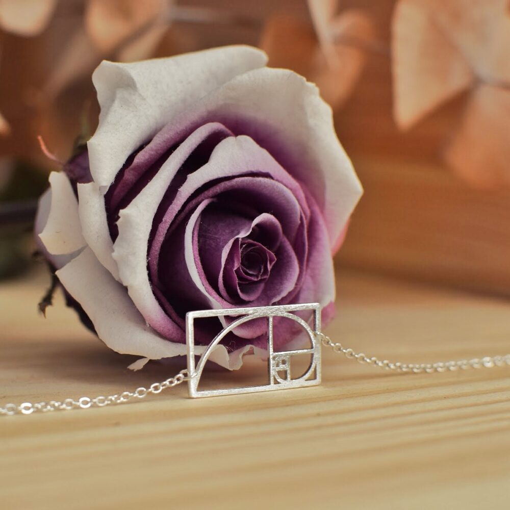 collar proporción áurea de plata 925 rosas