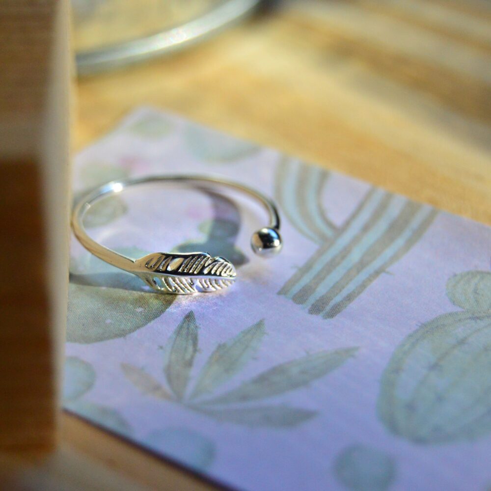 anillo pluma plata de ley 925 ajustable dibujo cactus